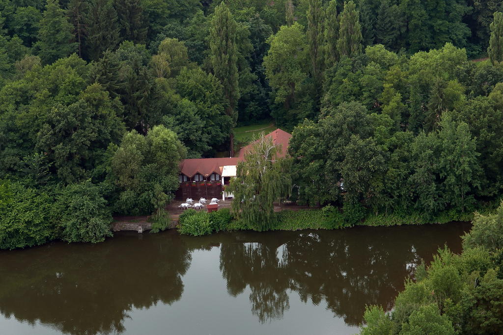 Lovecky Hotel Jivak Loučeň 외부 사진